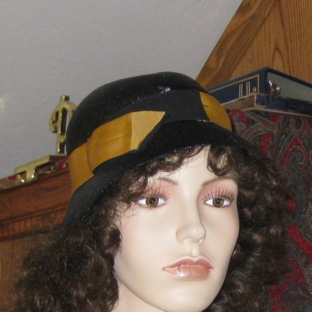 ANTIQUE HAT LILLY DACHE MEDIUM SIZE ART  DACHETTES